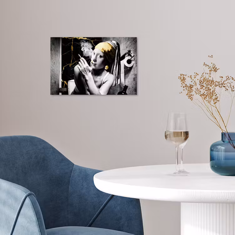 Marmerlook - Meisje met de parel - Sigaretten - Toilet - Goud - Kunst - Oude meesters poster papier klein -sfeer3