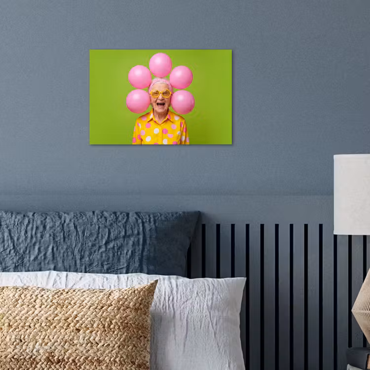 Mens - Ballonnen - Feest - Kleurrijk - Roze poster papier klein -sfeer2