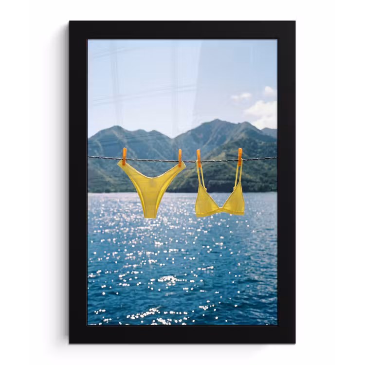 Badmode - Bikini - Zee - Bergen - Geel fotolijst zwart zonder passe partout klein -3d