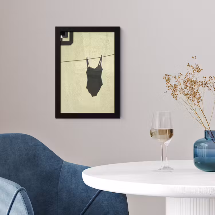 Badpak - Schaduw - Muur - Zomer - Minimalistisch fotolijst zwart zonder passe partout klein -sfeer4