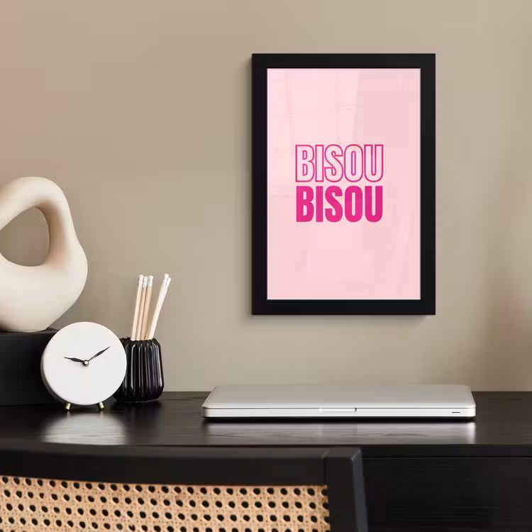 Bisou - Roze - Minimalistisch fotolijst zwart zonder passe partout klein -sfeer1
