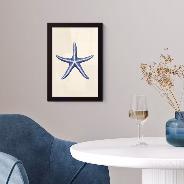Blauwe zeester - Minimalistisch - Beige fotolijst zwart zonder passe partout klein -sfeer4