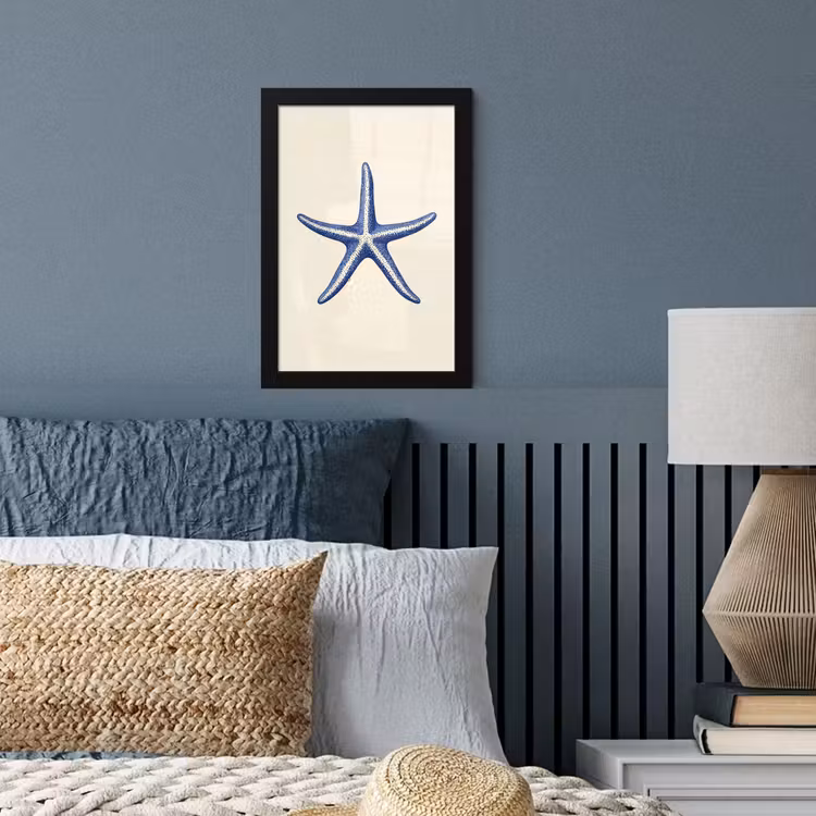 Blauwe zeester - Minimalistisch - Beige fotolijst zwart zonder passe partout klein -sfeer3