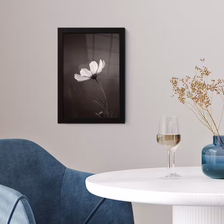 Bloem - Minimalistisch - Zwart - Wit fotolijst zwart zonder passe partout klein -sfeer4