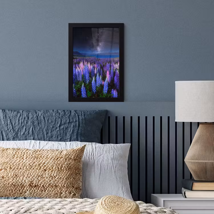 Bloemen - Nacht - Lupine - Sterrenhemel - Paars - Natuur fotolijst zwart zonder passe partout klein -sfeer3