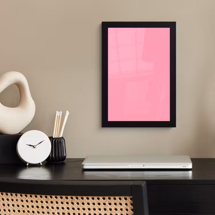 Bubblegum - Pink - Roze fotolijst zwart zonder passe partout klein 224 -sfeer1