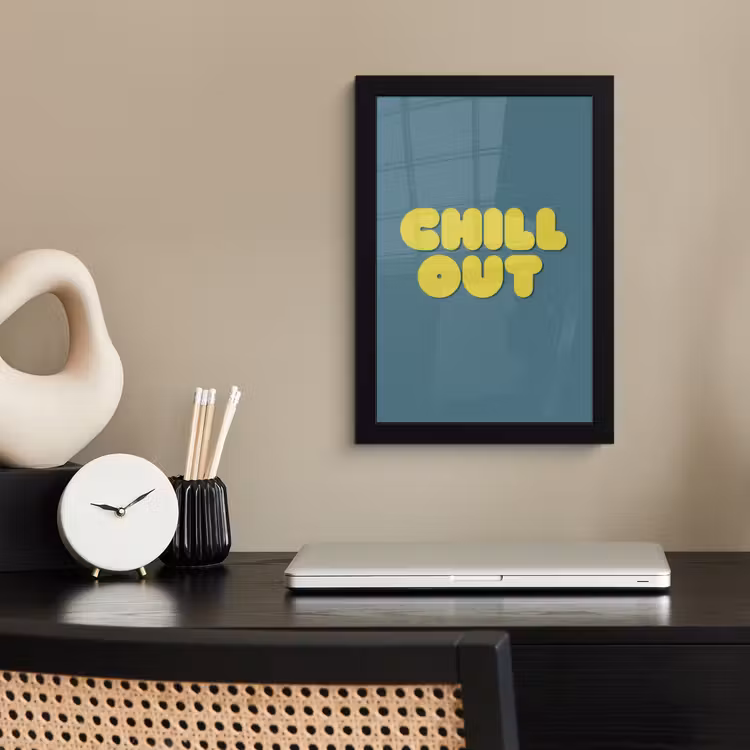 Chill out - Geel - Blauw fotolijst zwart zonder passe partout klein -sfeer1