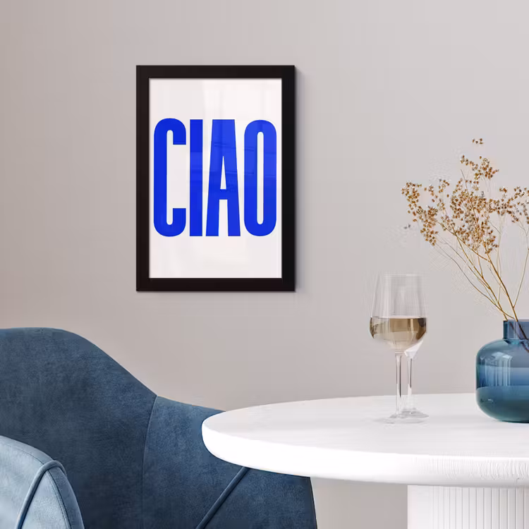 Ciao - Hoofdletters - Blauw - Minimalistisch fotolijst zwart zonder passe partout klein -sfeer4