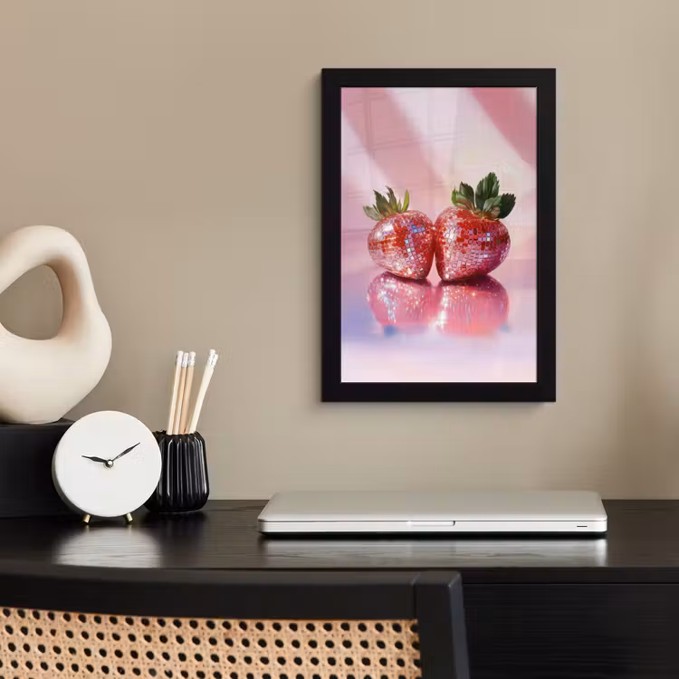 Disco - Fruit - Glitter - Strawberry fotolijst zwart zonder passe partout klein -sfeer1