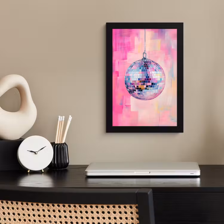Discobal - Pink - Verf fotolijst zwart zonder passe partout klein -sfeer1