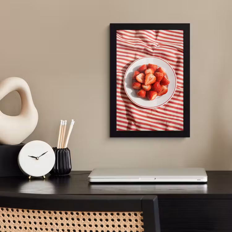 Eten - Aardbeien - Fruit - Zomer - Rood fotolijst zwart zonder passe partout klein -sfeer1