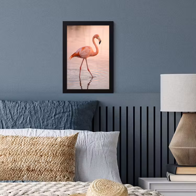 Flamingo - Water - Roze fotolijst zwart zonder passe partout klein -sfeer3