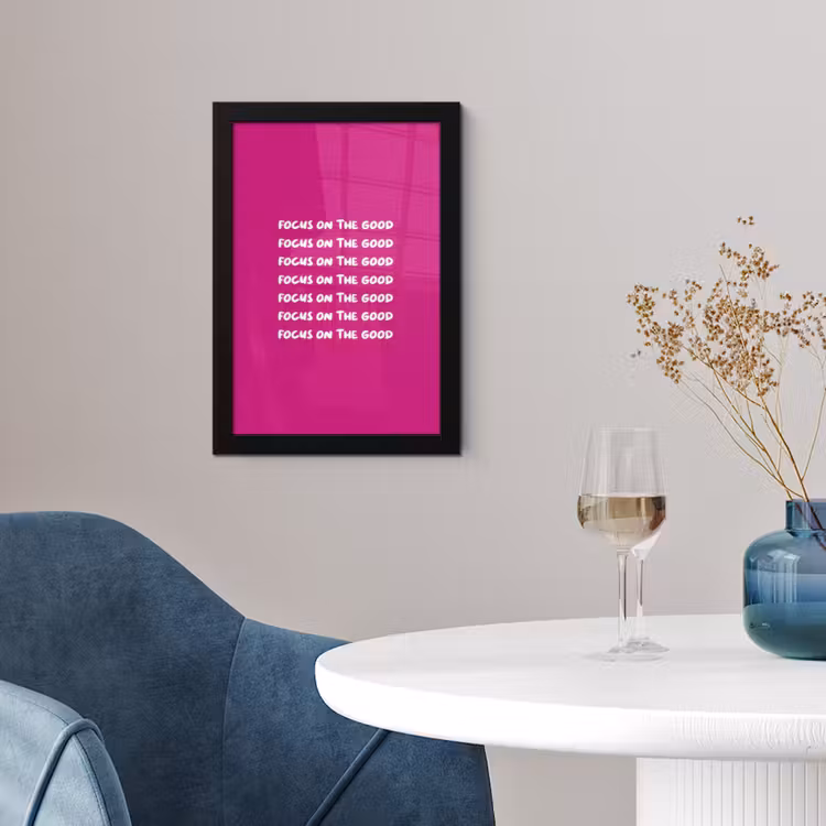 Focus on the good - Roze - wit fotolijst zwart zonder passe partout klein -sfeer4