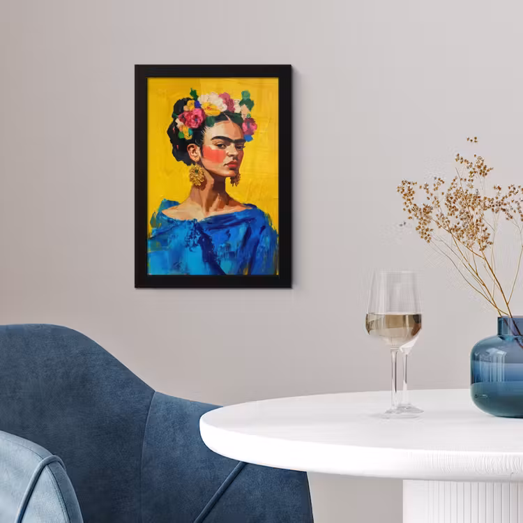 Frida Kahlo - Vrouw - Geel - Blauw - Bloemen fotolijst zwart zonder passe partout klein -sfeer4