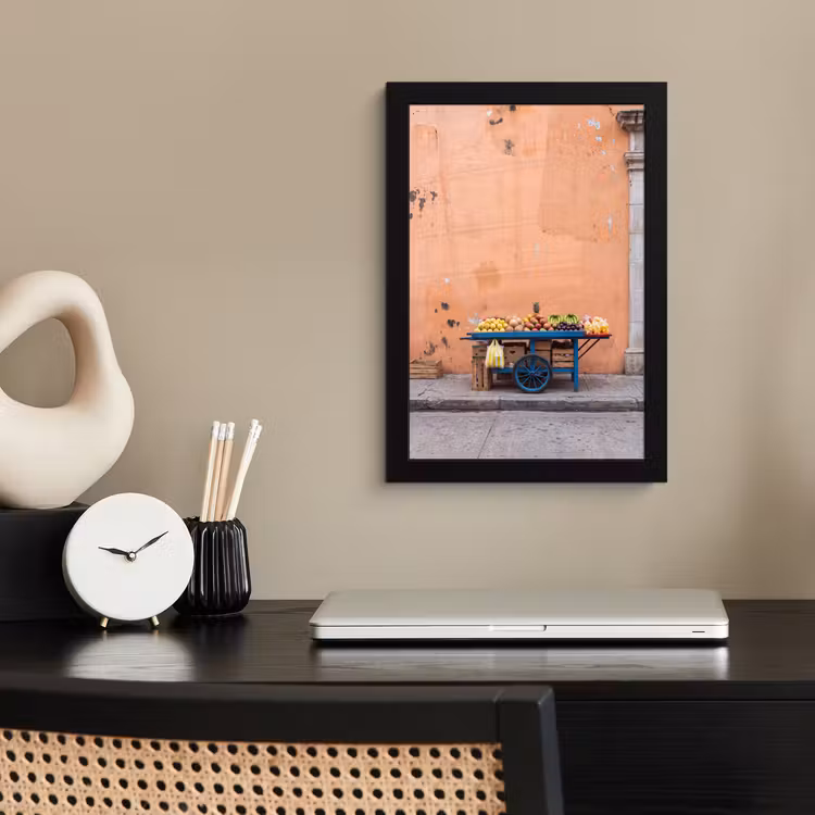 Poster met lijst - Fruit - Kar - Straat - Fruit - Kar - Straat fotolijst zwart zonder passe partout klein