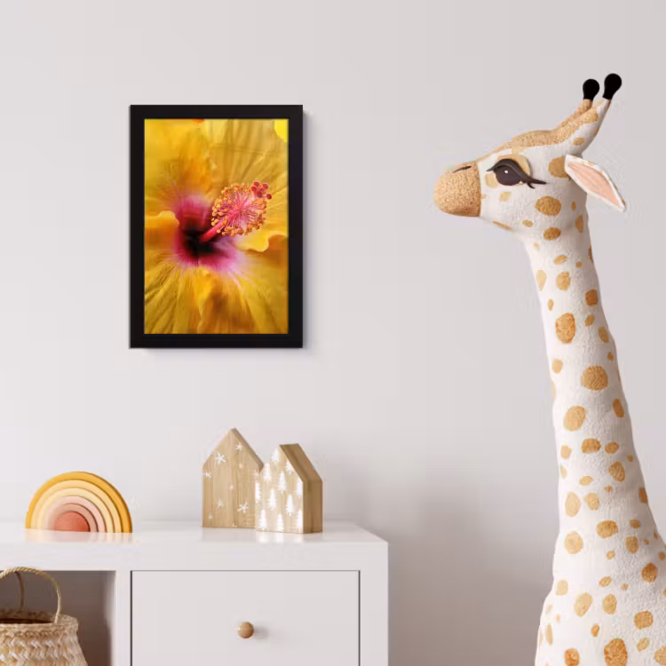 Geel - Hibiscus - Tropisch fotolijst zwart zonder passe partout klein -usfeer4_kinderkamer