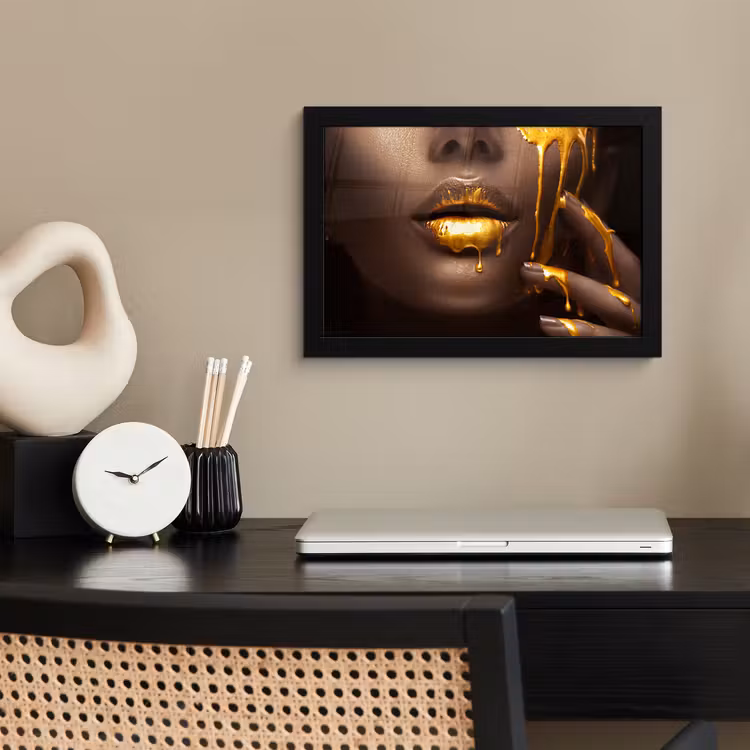 Goud - Vrouw - Verf - Lippen - Luxe fotolijst zwart zonder passe partout klein -sfeer1