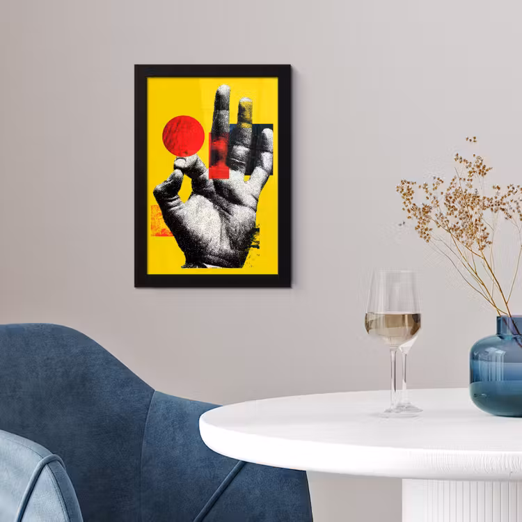 Hand - Rode cirkel - Geel fotolijst zwart zonder passe partout klein -sfeer4