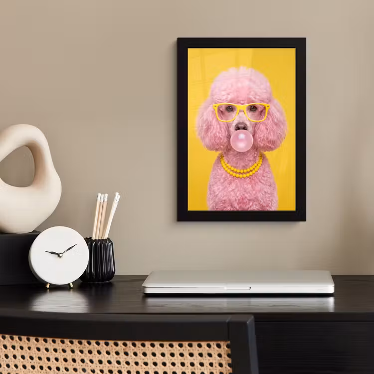 Hond - Kauwgum - Dieren - Modern - Roze fotolijst zwart zonder passe partout klein -sfeer1