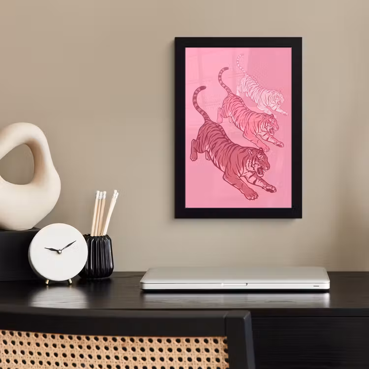 Kat - Springend - Dieren - Roze - Modern fotolijst zwart zonder passe partout klein -sfeer1