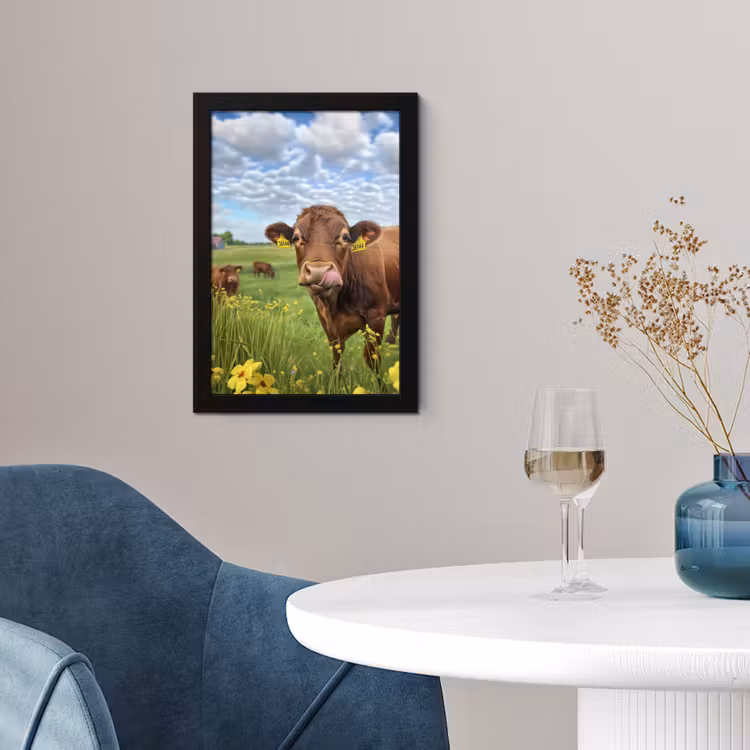 Koe - Weide - Bloemen fotolijst zwart zonder passe partout klein -sfeer4