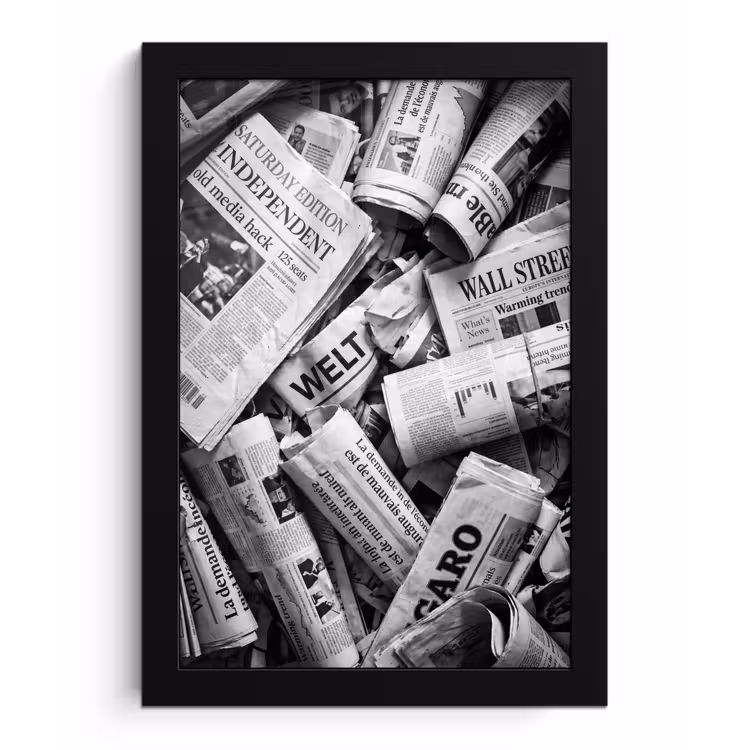 Krant - Stapel - Nieuws - Zwart-wit fotolijst zwart zonder passe partout klein -3d