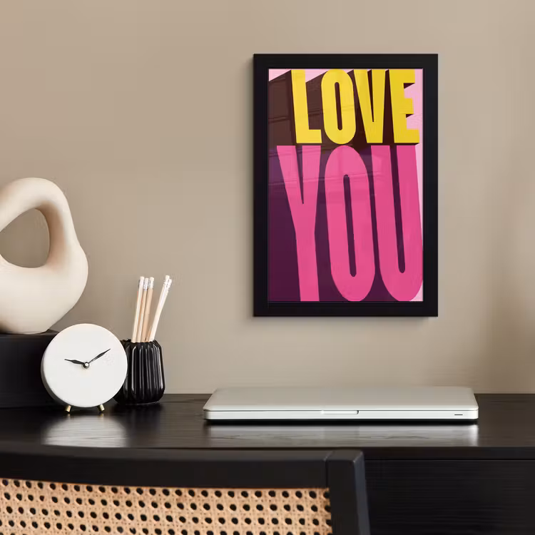 Love - Tekst - Roze - Valentijn fotolijst zwart zonder passe partout klein -sfeer1