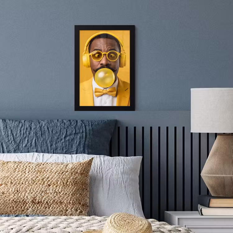 Man - Bubblegum - Portret - Geel - Modern fotolijst zwart zonder passe partout klein -sfeer3