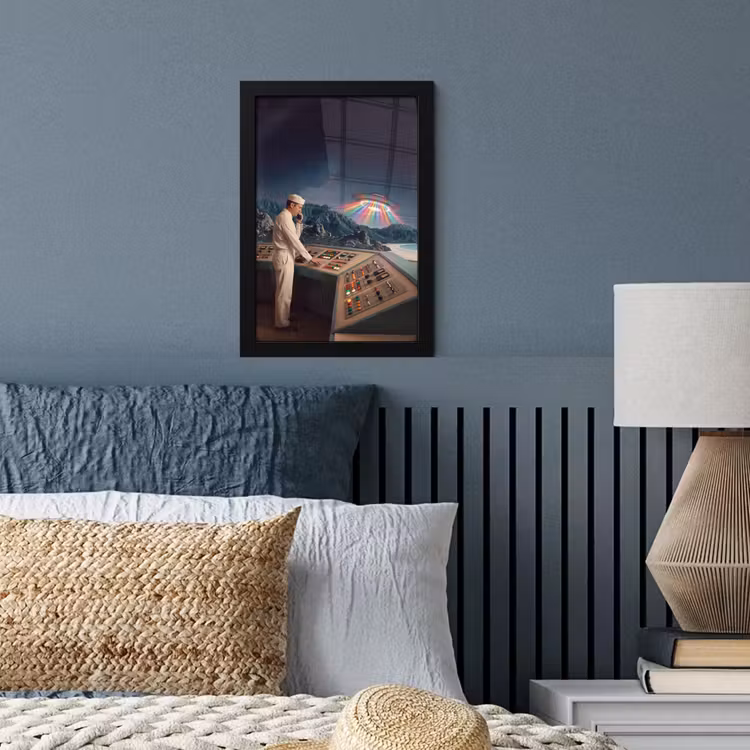 Poster met lijst - Man - Controlekamer - Strand - Man - Controlekamer - Strand fotolijst zwart zonder passe partout klein