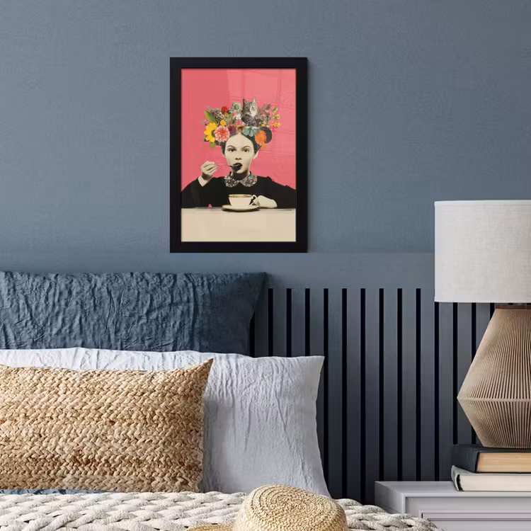 Meisje - Kopje - Bloemen - Roze fotolijst zwart zonder passe partout klein -sfeer3