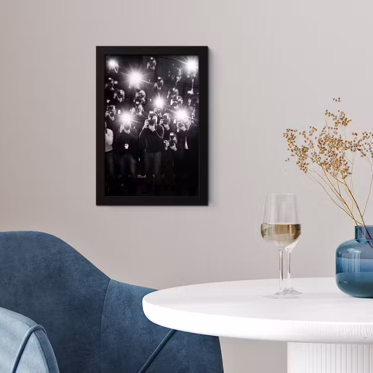 Mensen - Camera - Flitslicht - Zwart-wit - Media fotolijst zwart zonder passe partout klein -sfeer4