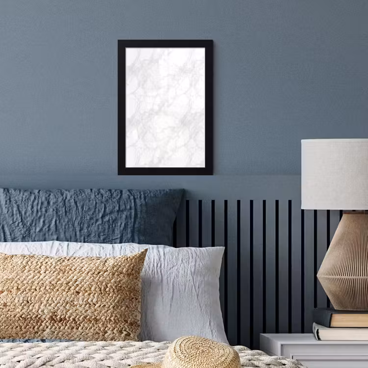 Minimalistisch - Wit - Grijze aders fotolijst zwart zonder passe partout klein 224 -sfeer3