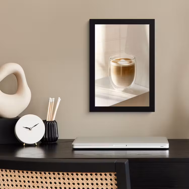 Mok - Latte - Minimalistisch - Schaduw fotolijst zwart zonder passe partout klein -sfeer1