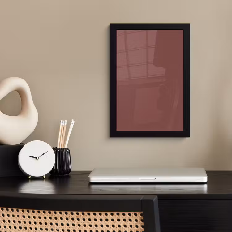 Muted - Raisin - Rood fotolijst zwart zonder passe partout klein 224 -sfeer1