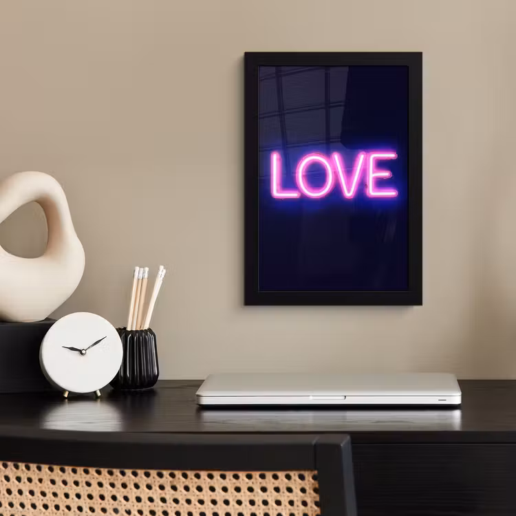 Neon - Love - Valentijn fotolijst zwart zonder passe partout klein -sfeer1