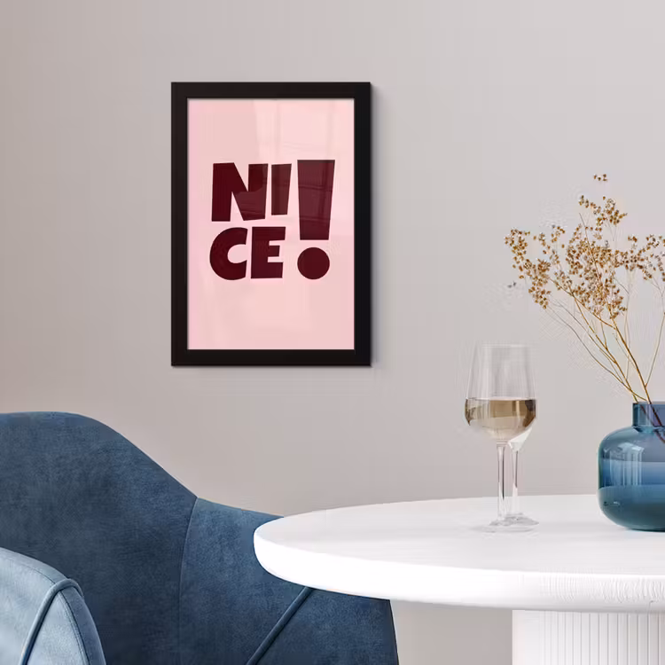 Nice - Uitroepteken - Roze fotolijst zwart zonder passe partout klein -sfeer4