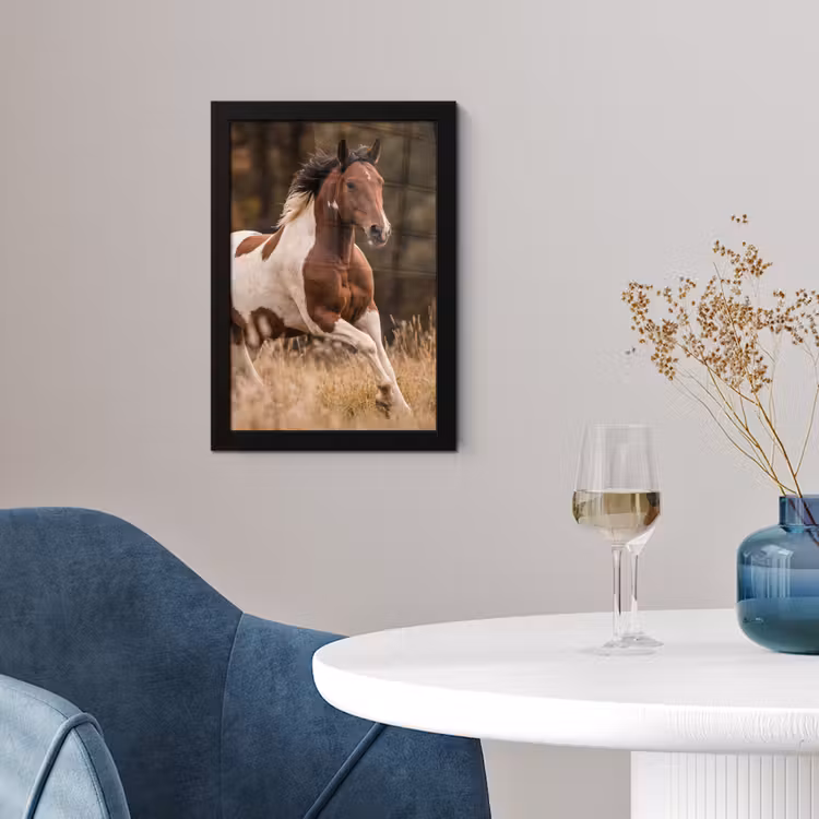 Paard - Bruin - Gras fotolijst zwart zonder passe partout klein -sfeer4