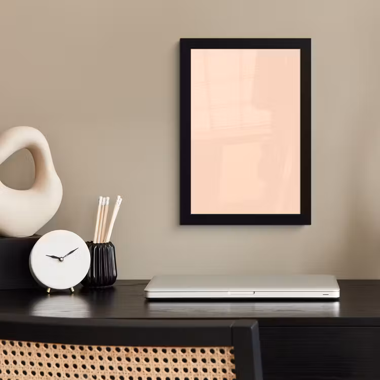 Pale - Peach - Nude fotolijst zwart zonder passe partout klein 224 -sfeer1