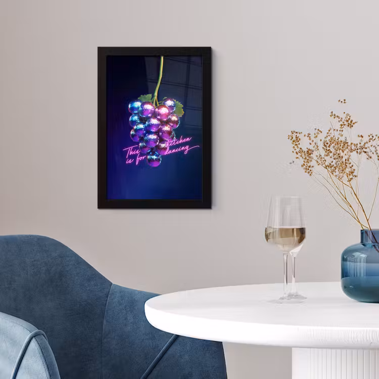 Quote - Neon - Disco - Druiven fotolijst zwart zonder passe partout klein -sfeer4