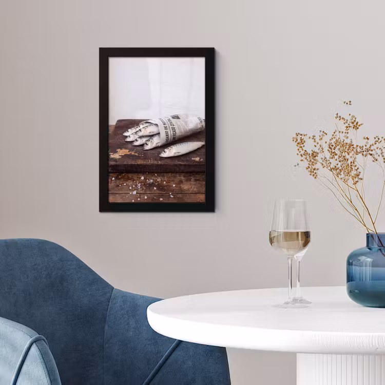 Poster met lijst - Sardientje - krant - snijplank - Sardientje - krant - snijplank fotolijst zwart zonder passe partout klein