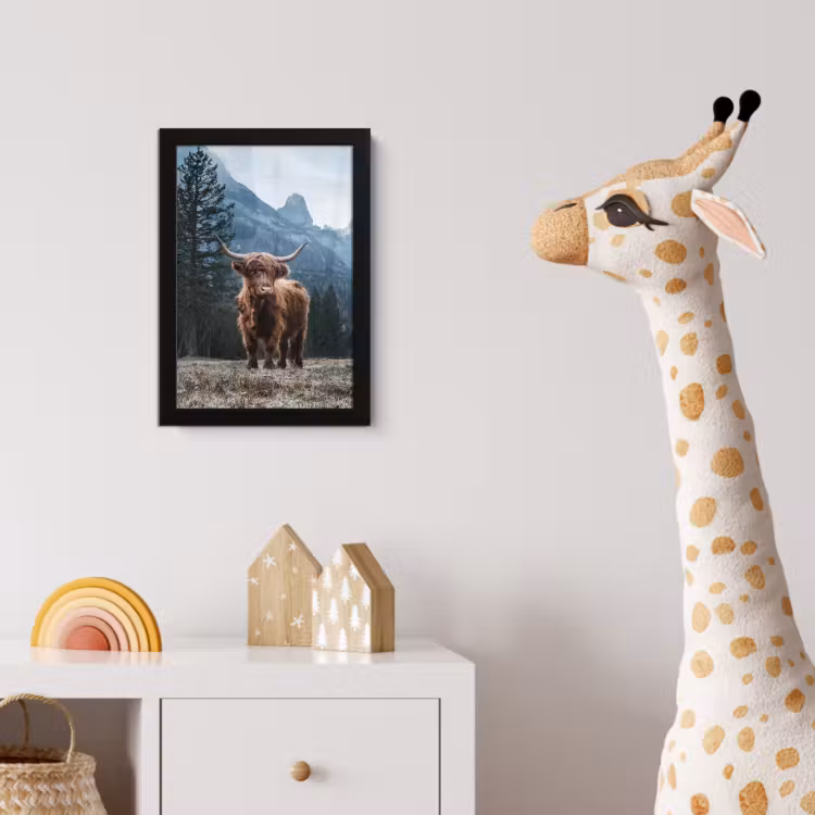 Schotse hooglander - Berg - Landschap - Bomen - Koe - Natuur fotolijst zwart zonder passe partout klein -usfeer4_kinderkamer