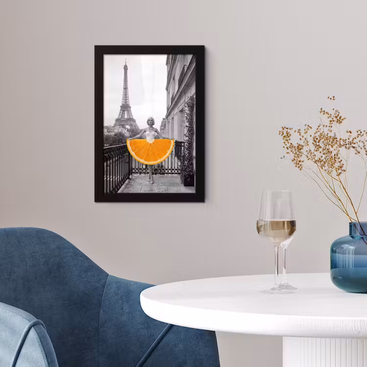 Sinaasappel - Eiffeltoren - Vrouw fotolijst zwart zonder passe partout klein -sfeer4