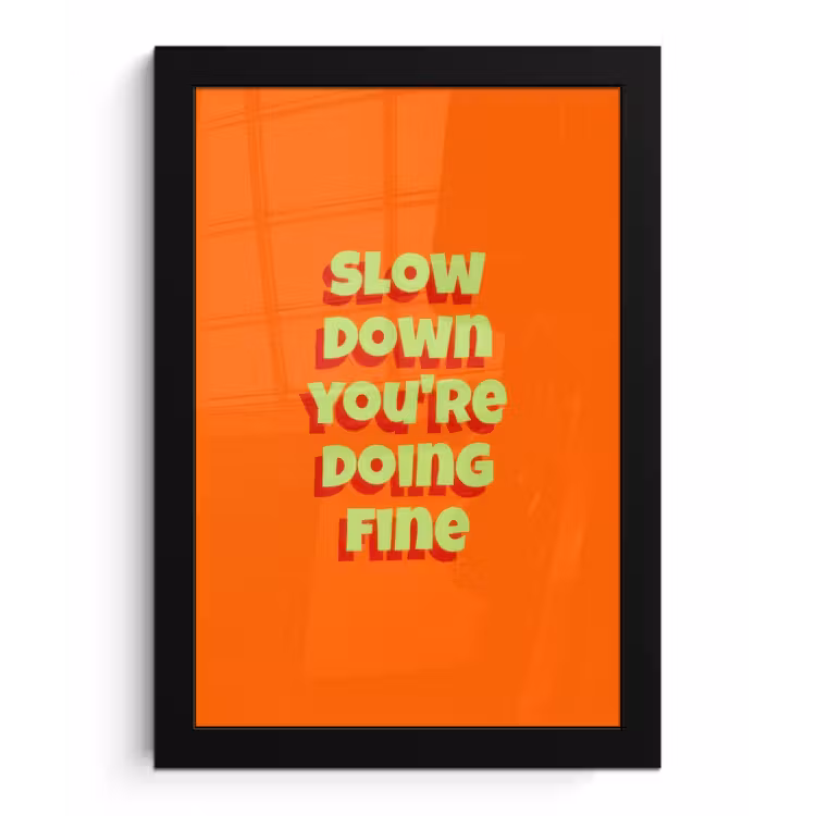 Slow down you're doing fine - Oranje - Simple fotolijst zwart zonder passe partout klein -3d