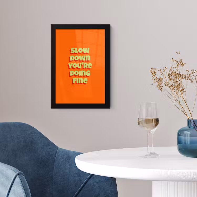 Slow down you're doing fine - Oranje - Simple fotolijst zwart zonder passe partout klein -sfeer4
