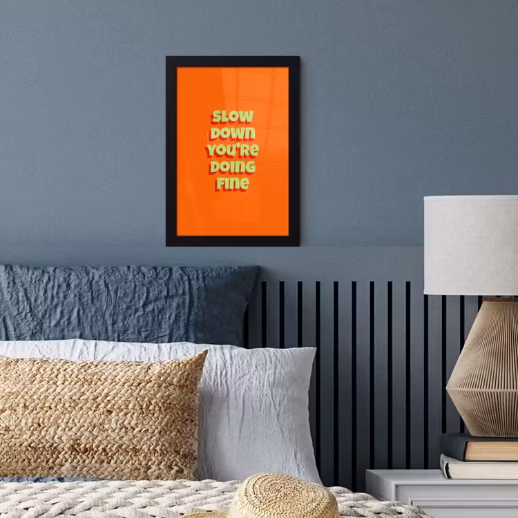 Slow down you're doing fine - Oranje - Simple fotolijst zwart zonder passe partout klein -sfeer3