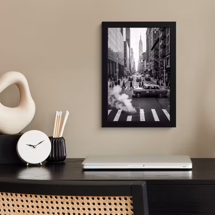 Stad - Straat - Gebouwen - Verkeer - Zwart-wit fotolijst zwart zonder passe partout klein -sfeer1