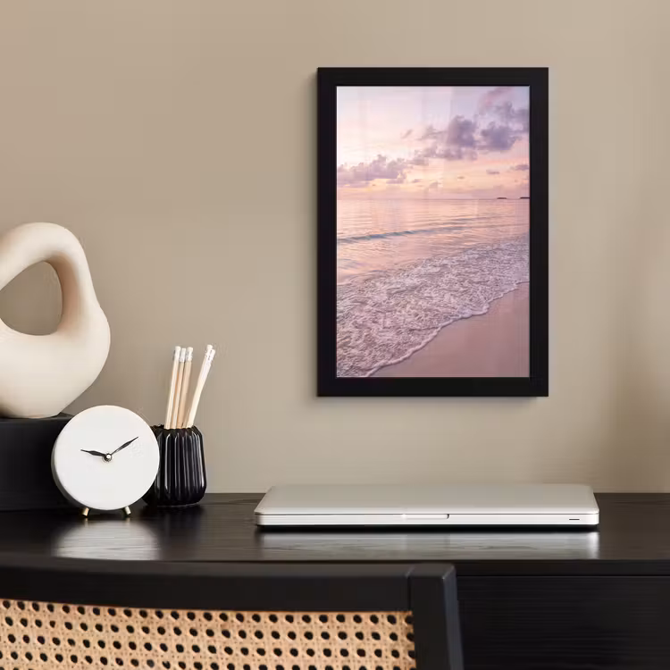 Strand - Zonsondergang - Natuur - Minimalistisch - Roze fotolijst zwart zonder passe partout klein -sfeer1