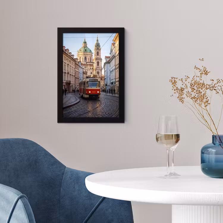 Tram - Straat - Stadsgezicht - Klassiek - Rood fotolijst zwart zonder passe partout klein -sfeer4