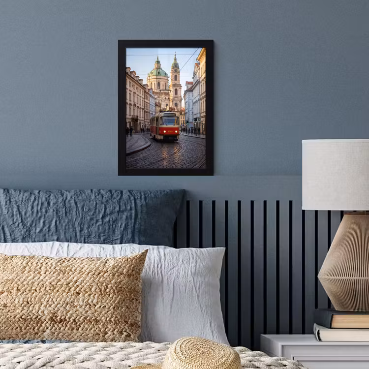 Tram - Straat - Stadsgezicht - Klassiek - Rood fotolijst zwart zonder passe partout klein -sfeer3