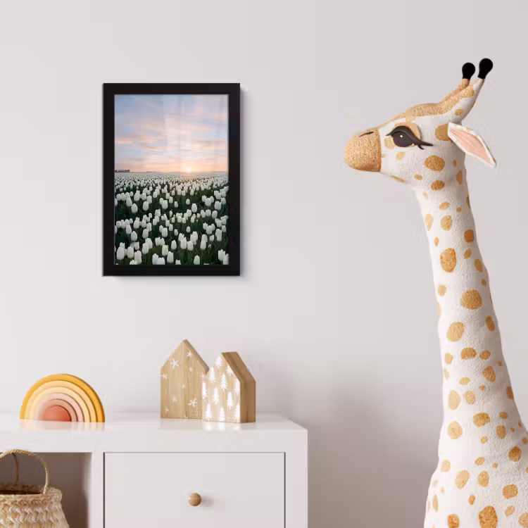 Tulpen - Landschap - Wit fotolijst zwart zonder passe partout klein -usfeer4_kinderkamer